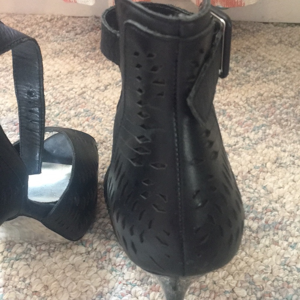 heels - Picture 5 of 7